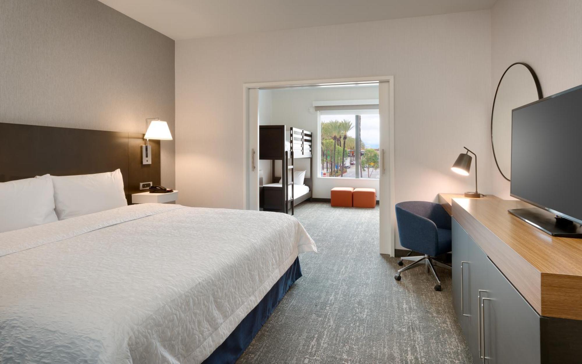 Hampton Inn & Suites Anaheim Resort Convention Center Εξωτερικό φωτογραφία